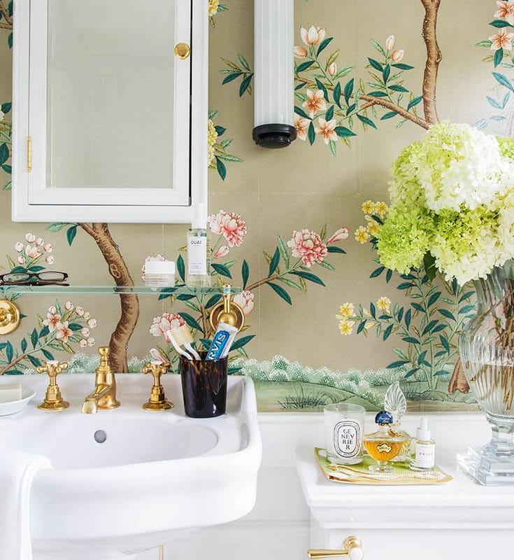 01-The-Guest-Powder-Room-of-The-Happy-Tudor-This-Is-Glamorous