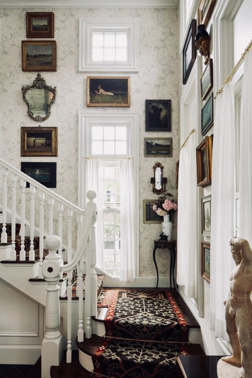 southern mansion foyer