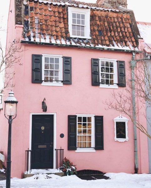 PINK HOUSE WINTER